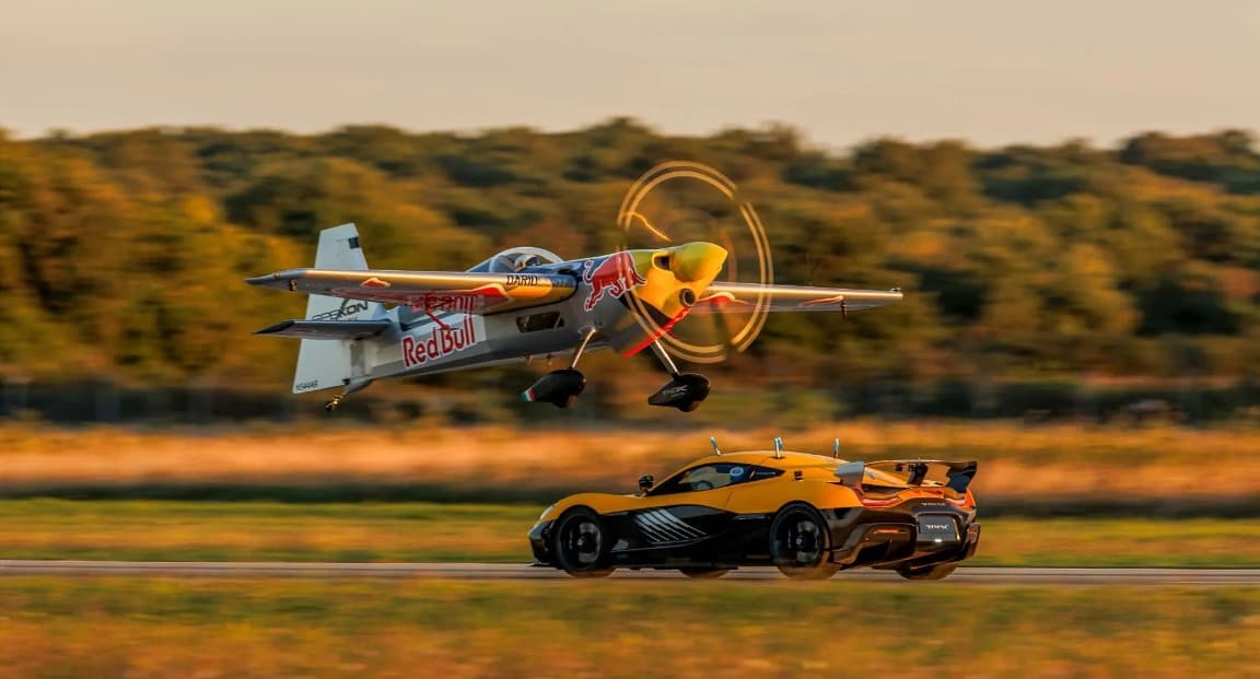 Rimac Nevera R als Trainingspartner: Flugzeug-Landung auf fahrendem Zug