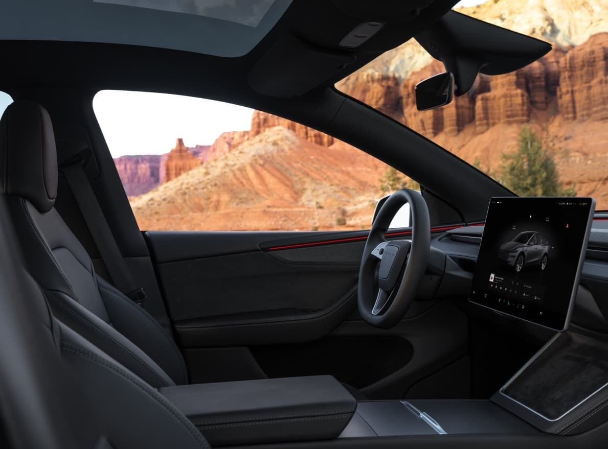 Tesla Model 3 Update 2026: Schwarzer Dachhimmel & 16" QHD-Display geleakt