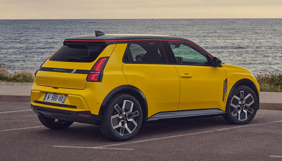 Rückruf Renault 5 & 4: Brandgefahr durch Batterie-Defekt