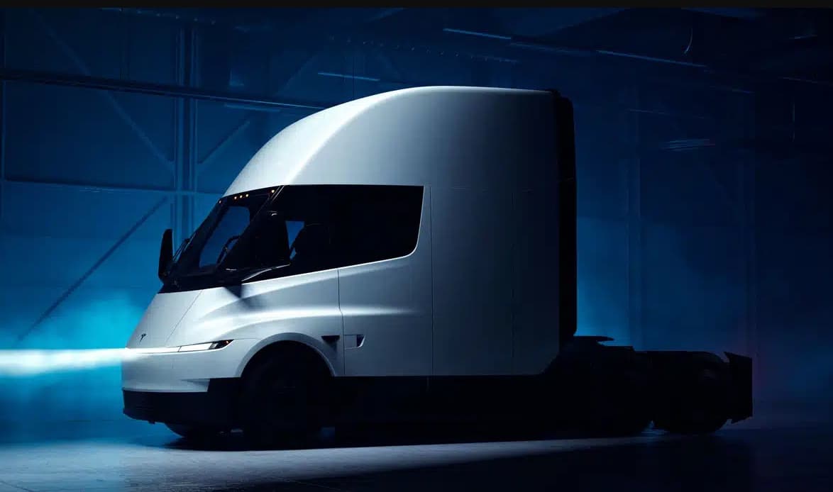 Tesla Semi vor Serienstart: Jay Leno testet den 1100-PS-Laster