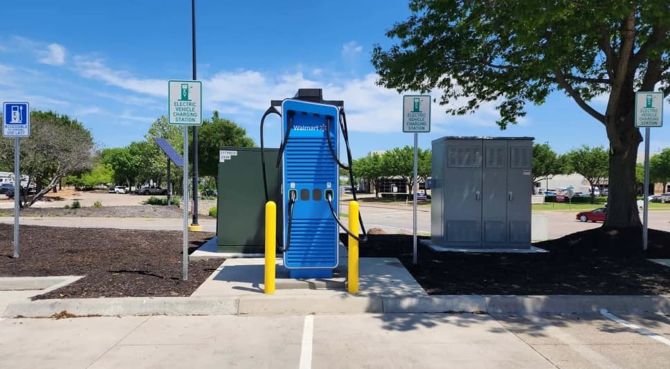 Walmart-Offensive: Eigenes Schnellladenetz wächst rasant auf über 200 Ports