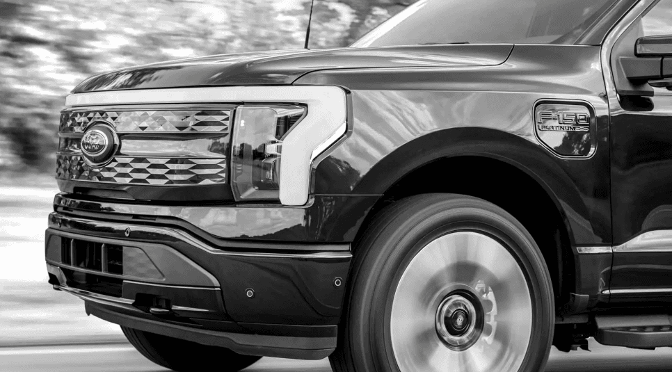 Elektro-Boom vs. US-Flaute: Hohe Spritpreise treiben Weltmarkt, aber USA schwächeln