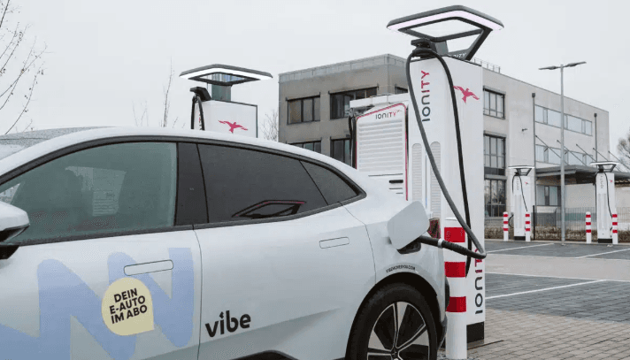 Vibe moves you: E-Auto-Abo ab sofort standardmäßig mit Ionity-Ladekarte