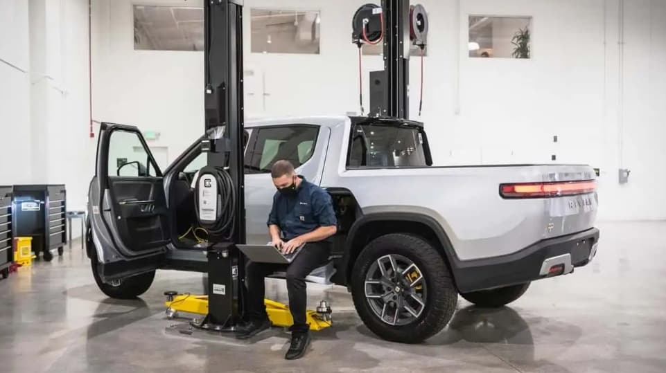 Rivian: 100. Service-Center vor dem R2-Rollout eröffnet