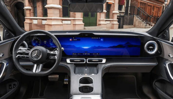 Mercedes-Cockpits 2026: Hyperscreen bleibt, echte Tasten kehren zurück
