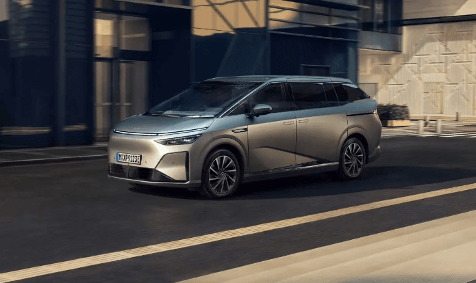 Xpeng X9: Elektro-Van mit 542 kW Ladeleistung ab 77.600 €