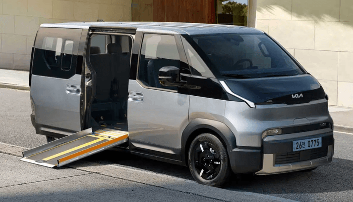 Kia PV5 WAV: Elektrischer Rollstuhl-Transporter zeigt sich
