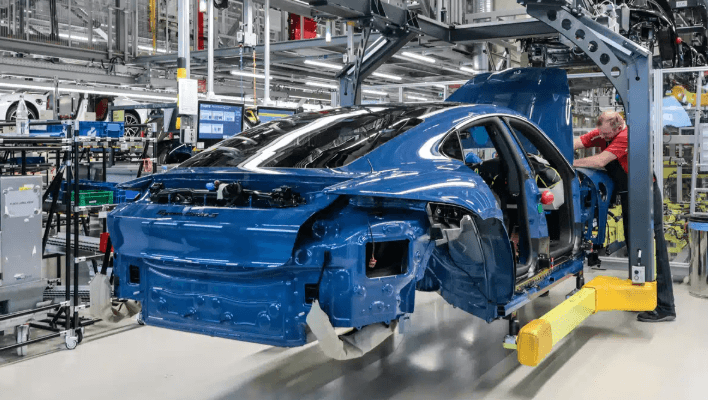 Porsche bremst Taycan-Produktion wegen Nachfrage-Krise