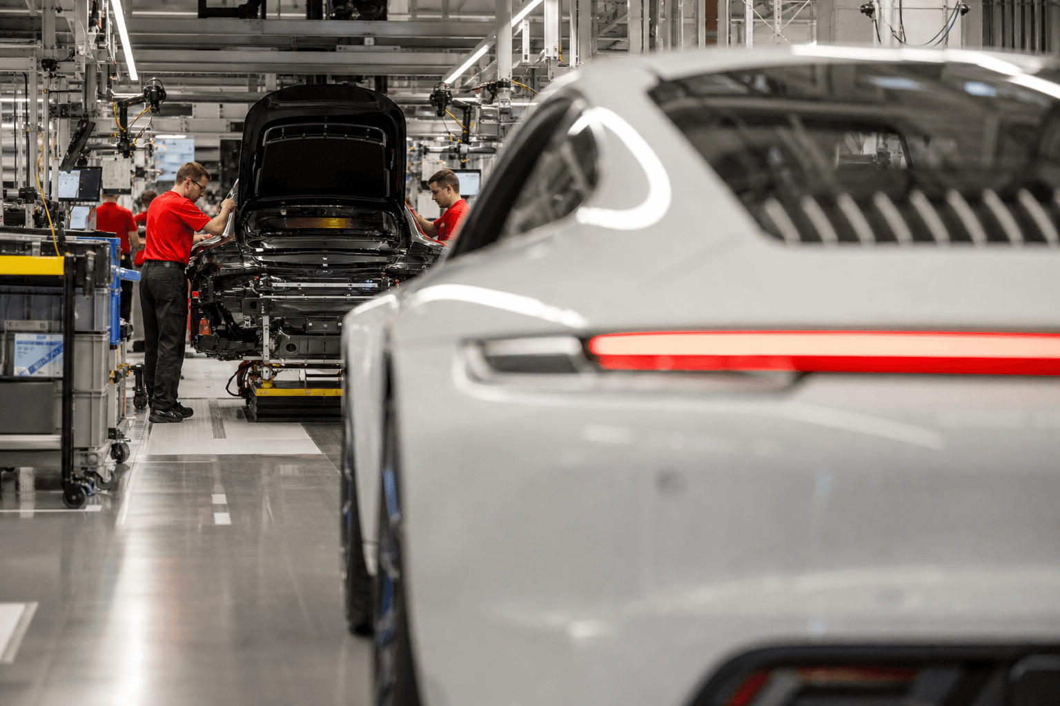 Porsche tauscht Produktionsvorstand aus und drosselt E-Auto-Tempo