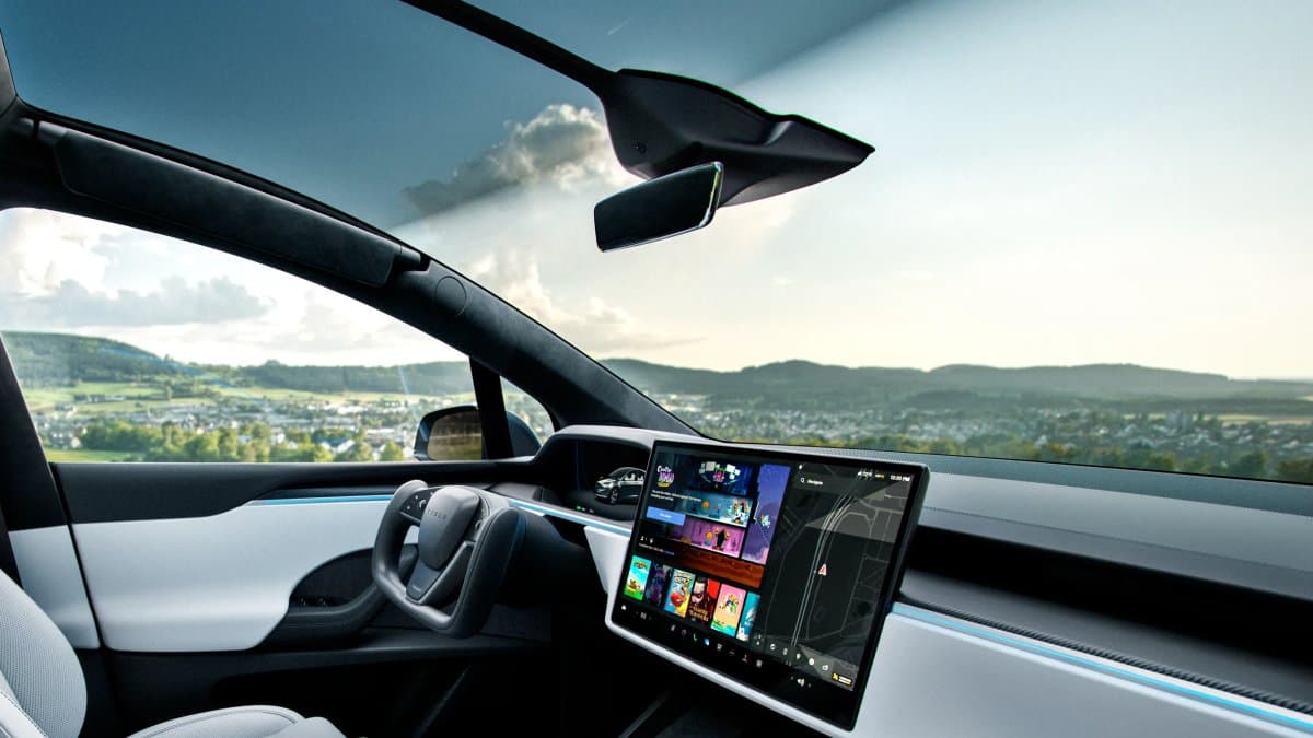 Tesla Patent: Strom aus der Scheibe – „Printed Circuit Glass“ ersetzt Kabel