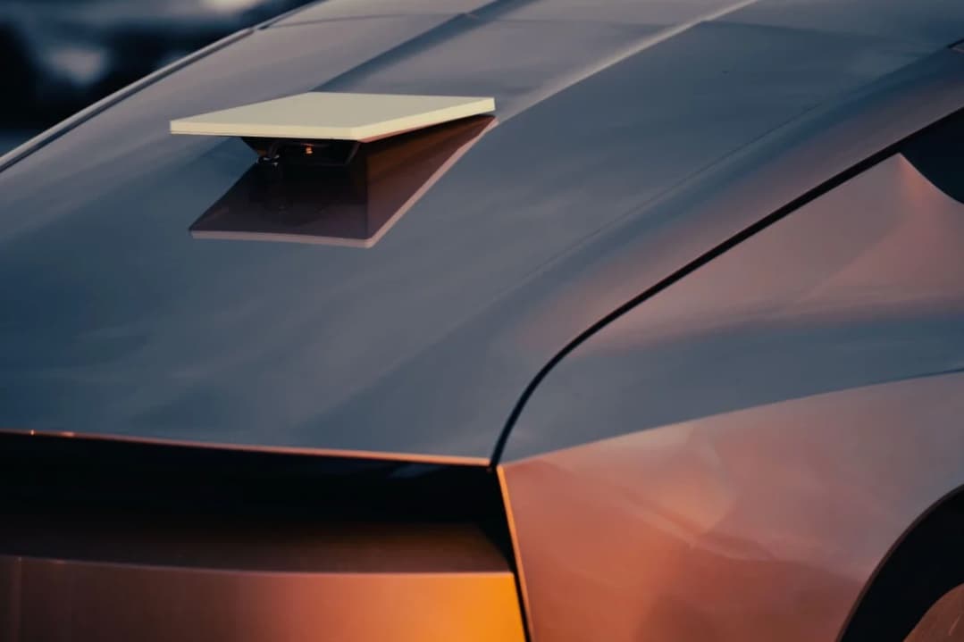 Tesla Cybercab mit Starlink Mini gesichtet