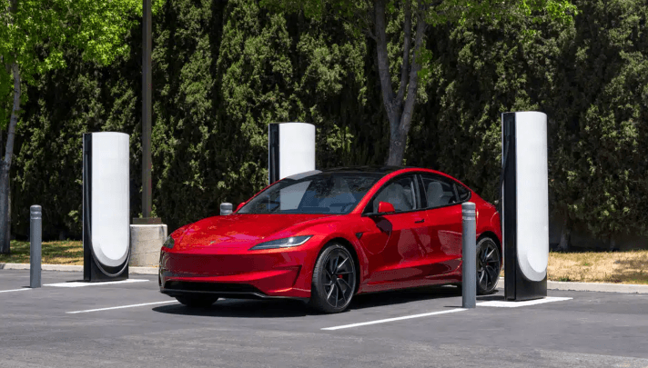 Tesla White-Label-Supercharger für Firmen starten