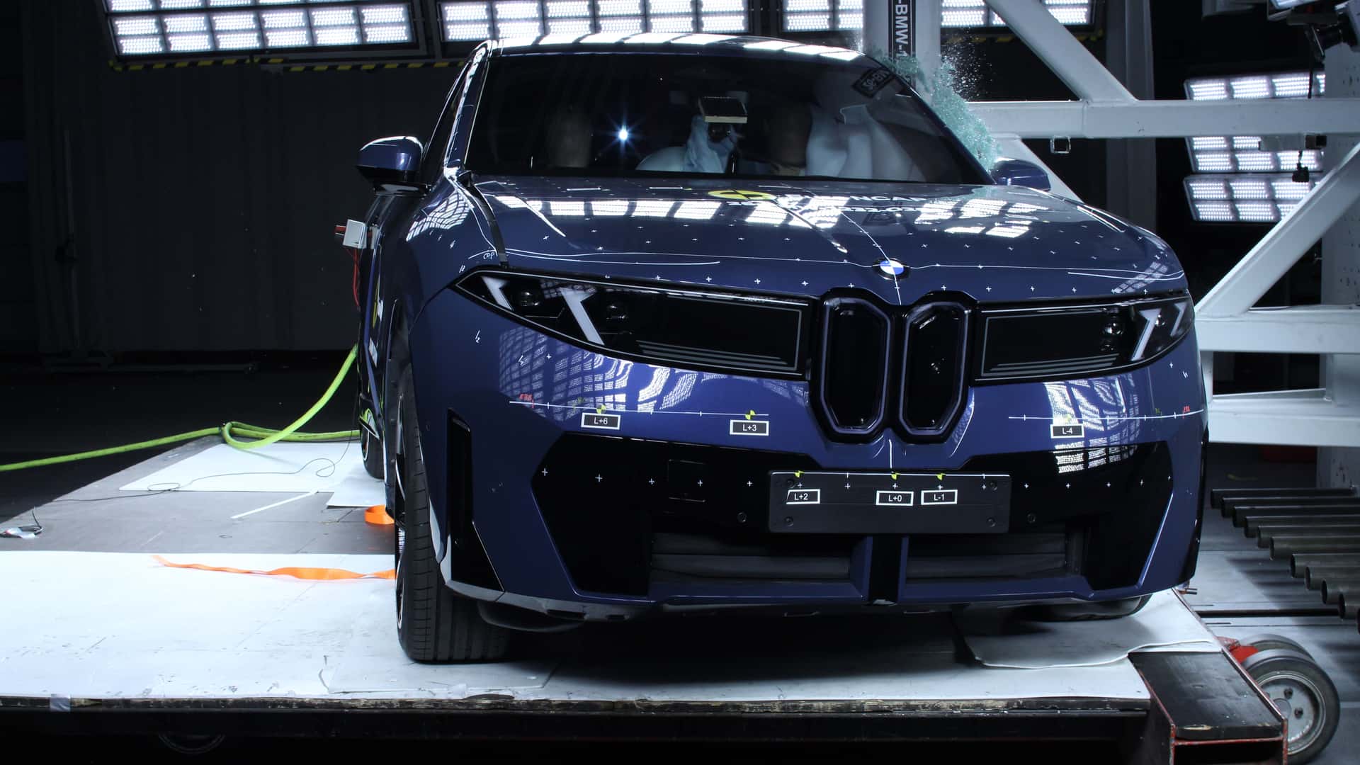 BMW iX3 holt 5 Sterne im neuen, strengeren Euro NCAP