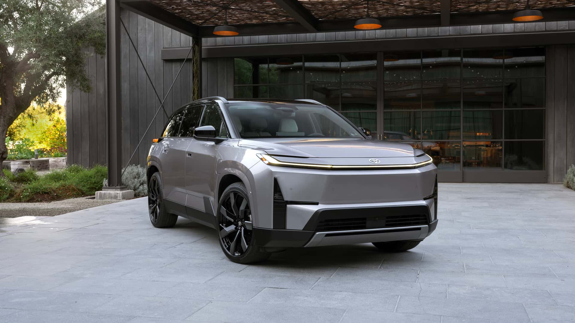 Toyota verschiebt Highlander EV, Benziner und Hybrid laufen weiter stark