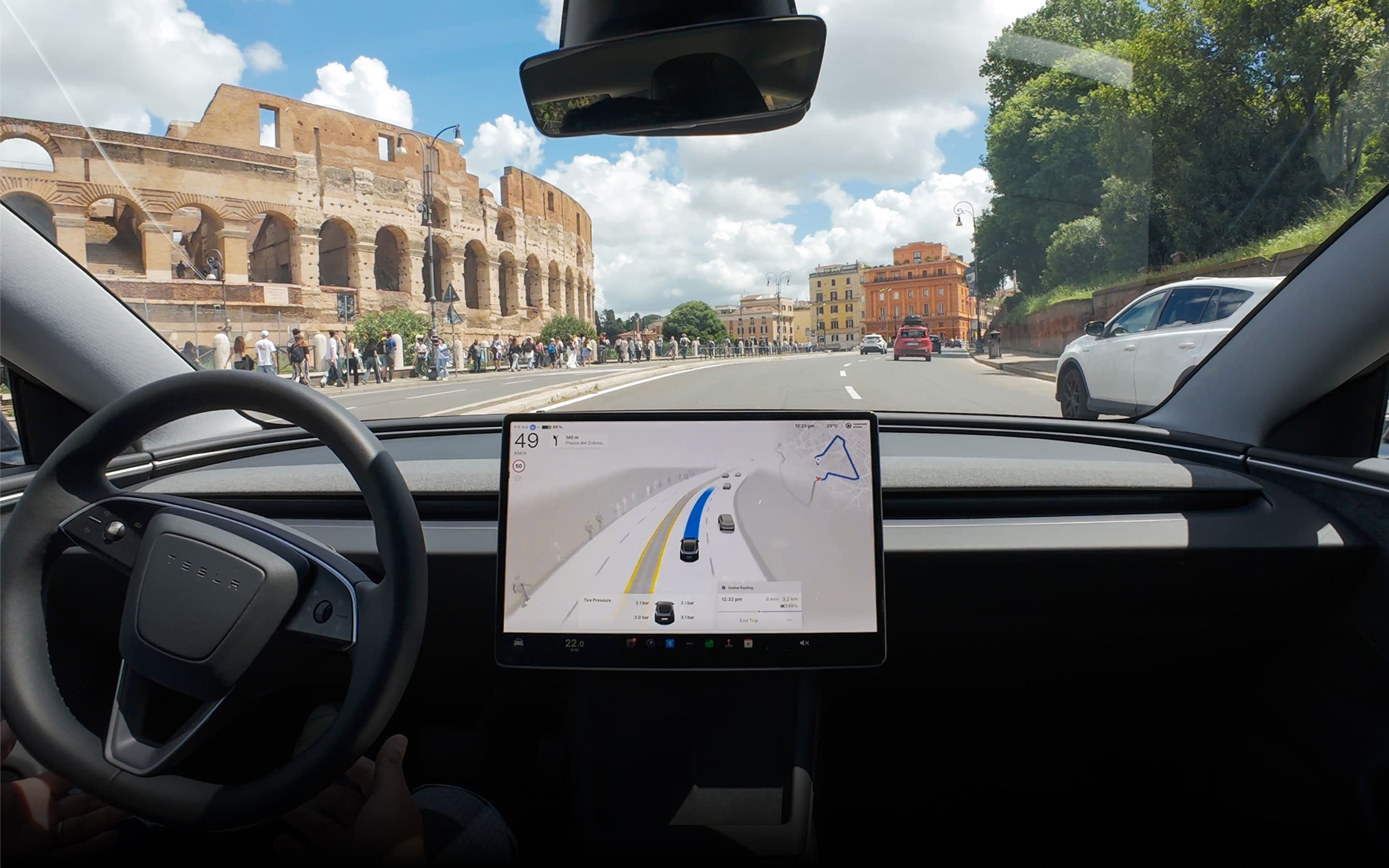 Tesla verteilt Update 2026.20.6.6 mit FSD v14.3.5: weniger Lenk-Zucken, neue Kamera-Ansicht und App-Visualisierung