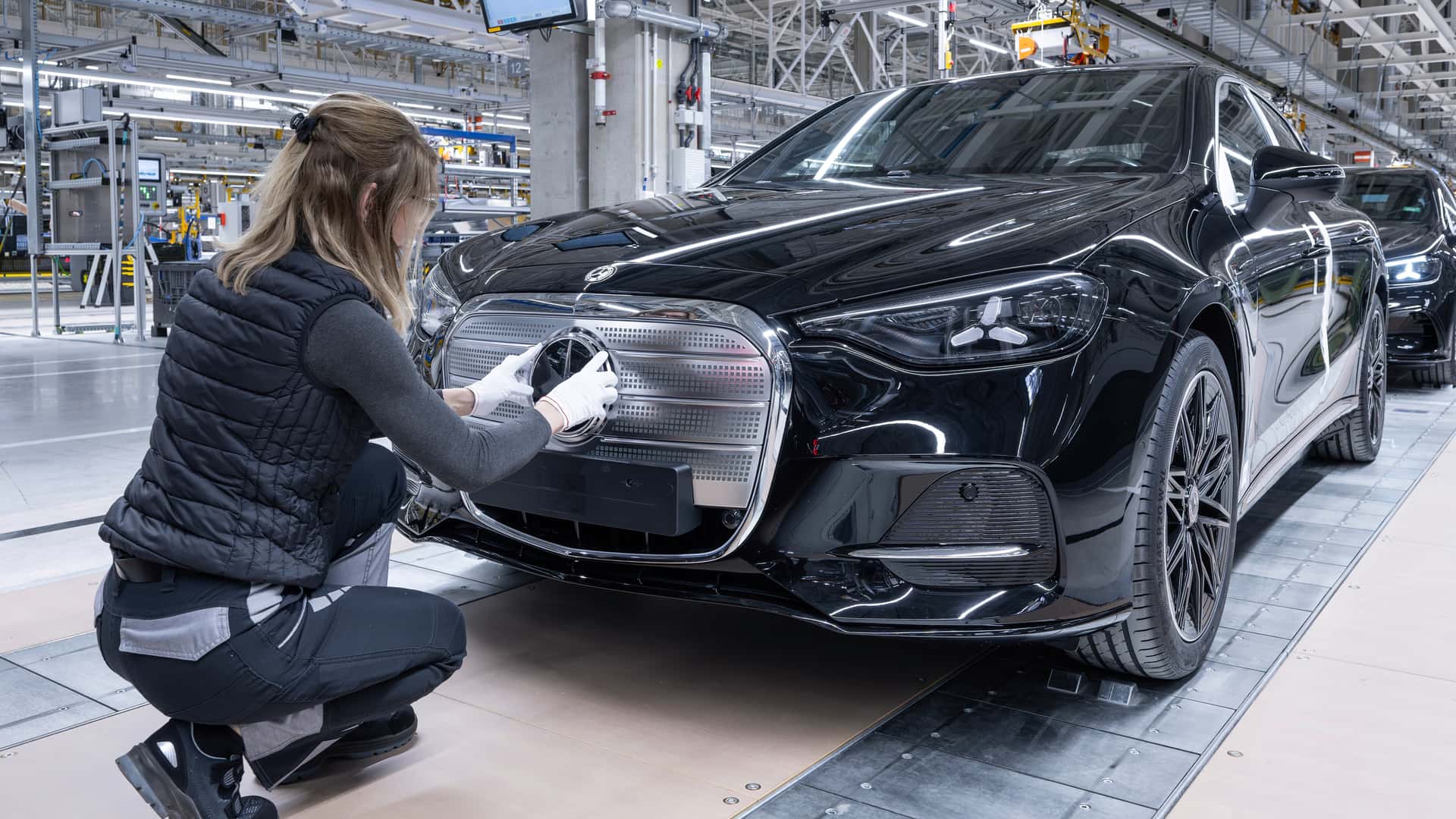 Mercedes C-Klasse EQ: Produktion in Ungarn gestartet, Auslieferung ab September, Wartezeit bis 2027 möglich