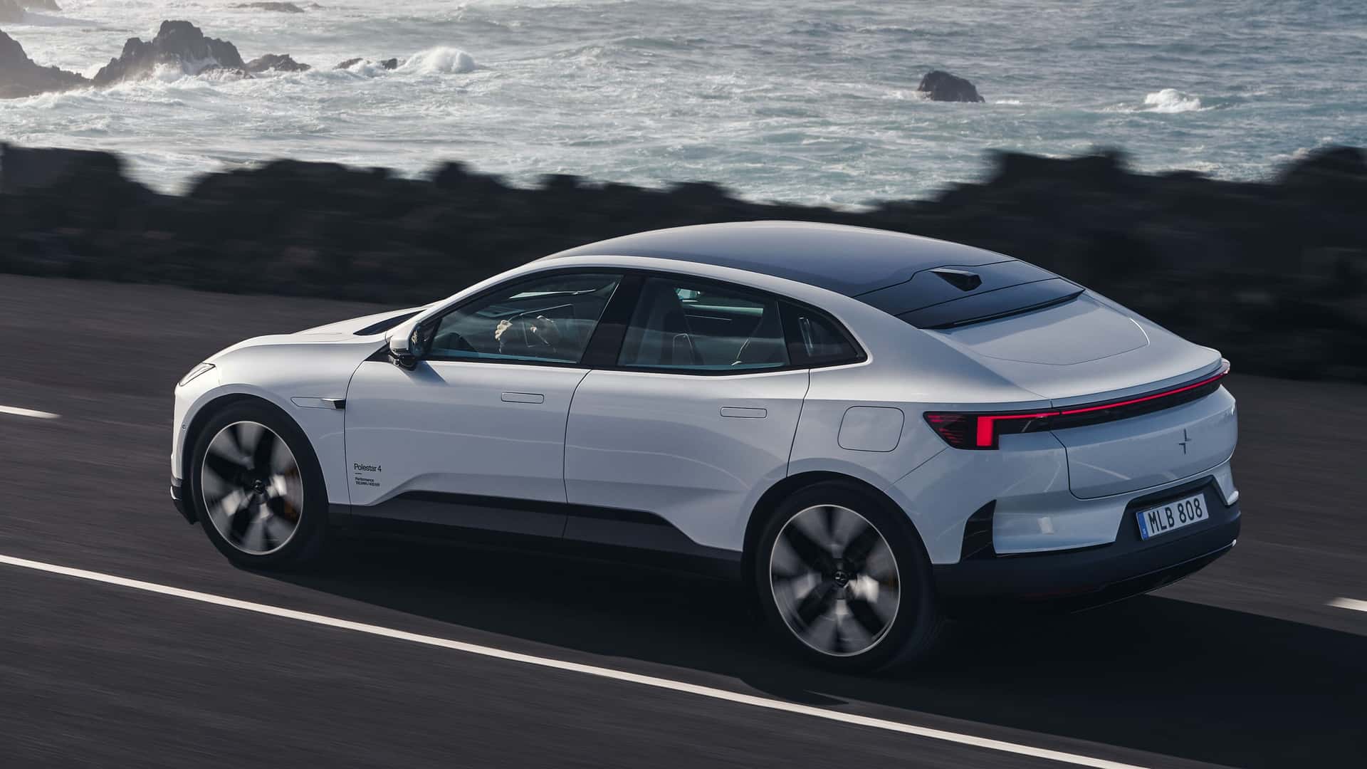 Polestar 4 heißt jetzt „Polestar 4 Coupé“: 200 oder 400 kW, bis 620 km WLTP und 200 kW Laden
