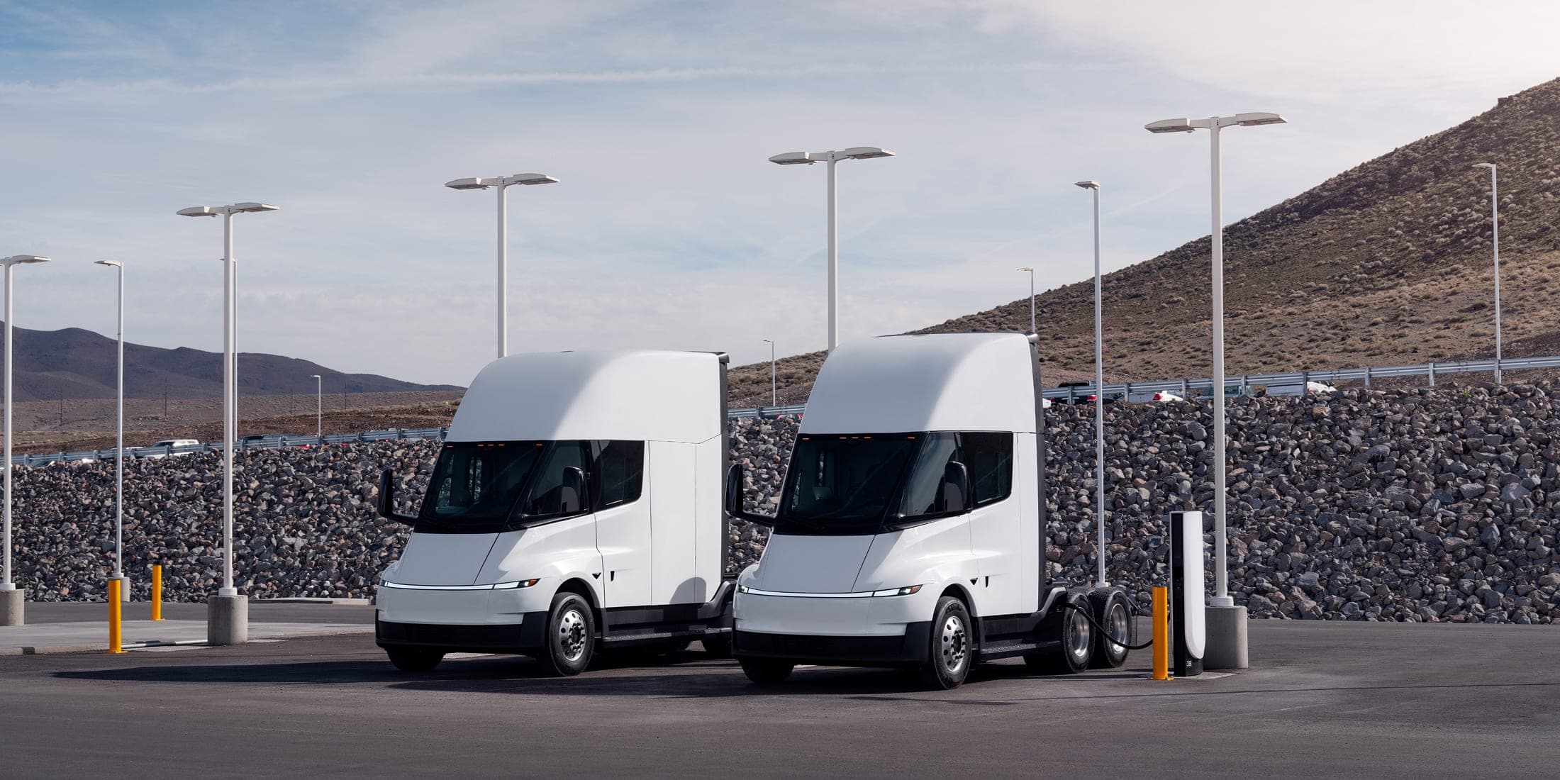 Tesla macht Megawatt-Laden öffentlich, erster öffentlicher Megacharger für den Semi startet in Kalifornien