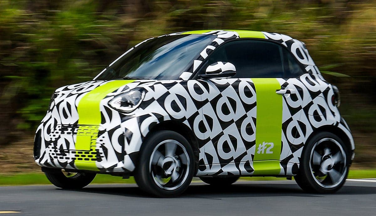 Smart #2 zeigt sich getarnt: Weltpremiere im Oktober 2026, 300 km Reichweite und 20 Minuten Schnellladen geplant