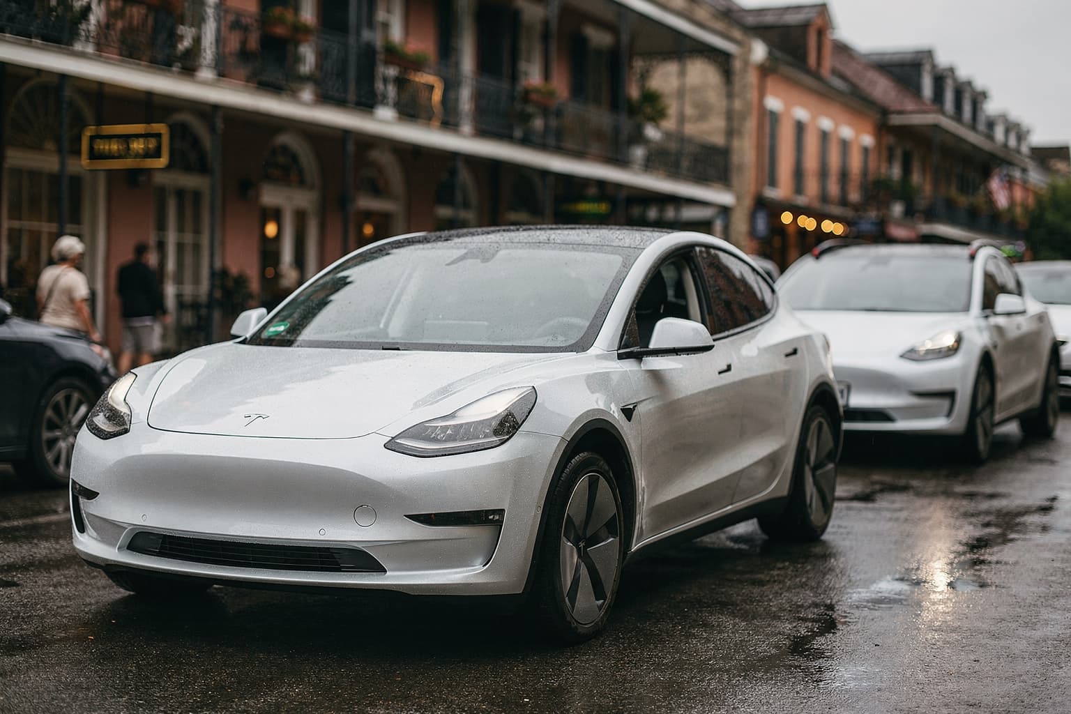 Tesla Robotaxi testet in New Orleans: Model Y mit Kamera-Waschern