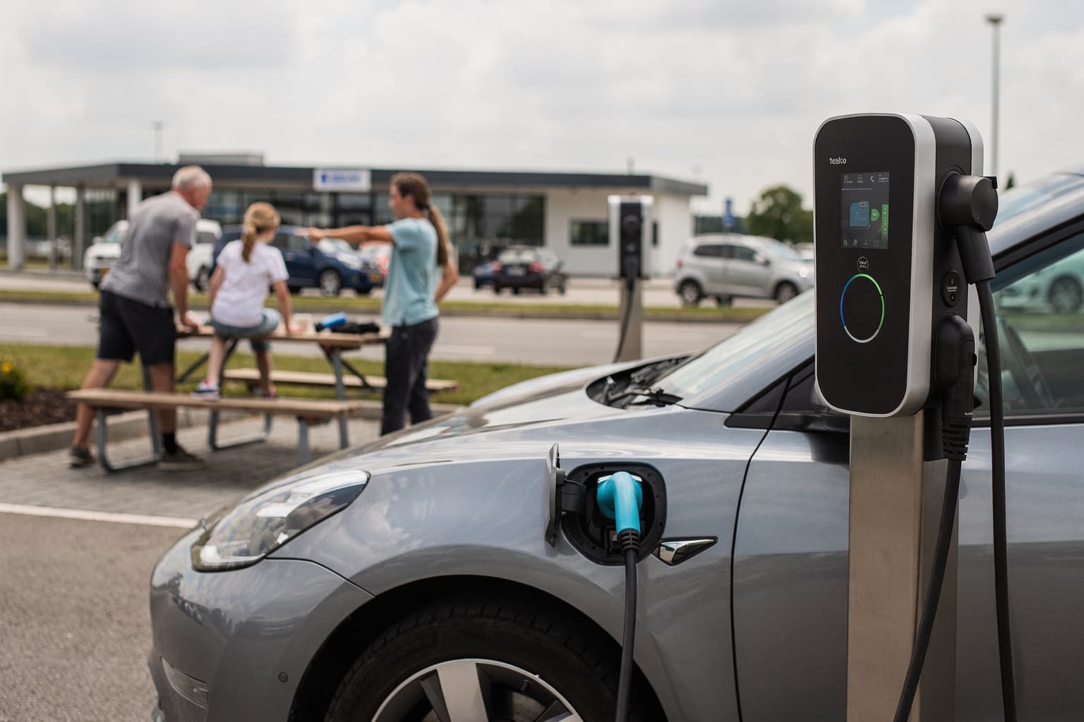 Umfrage zur E-Auto-Urlaubsfahrt: Reichweitenangst sitzt vor allem im Verbrenner-Kopf