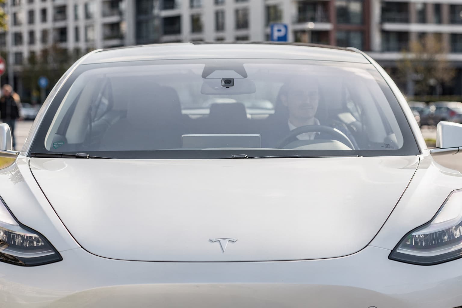 Tesla HW4 fährt offenbar mit „abgespeckten“ FSD-Modellen, Cybercab dient als Basis für die großen KI-Netze