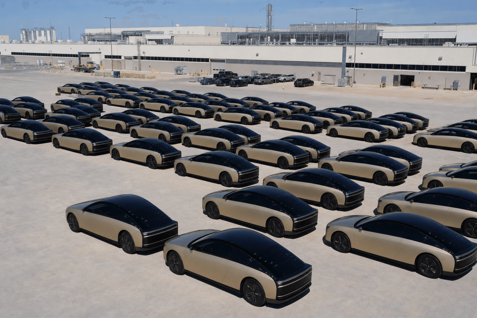 Tesla Cybercab: In Austin stehen schon fast 250 Robotaxis bereit, nächster Schritt sind Mitarbeiterfahrten