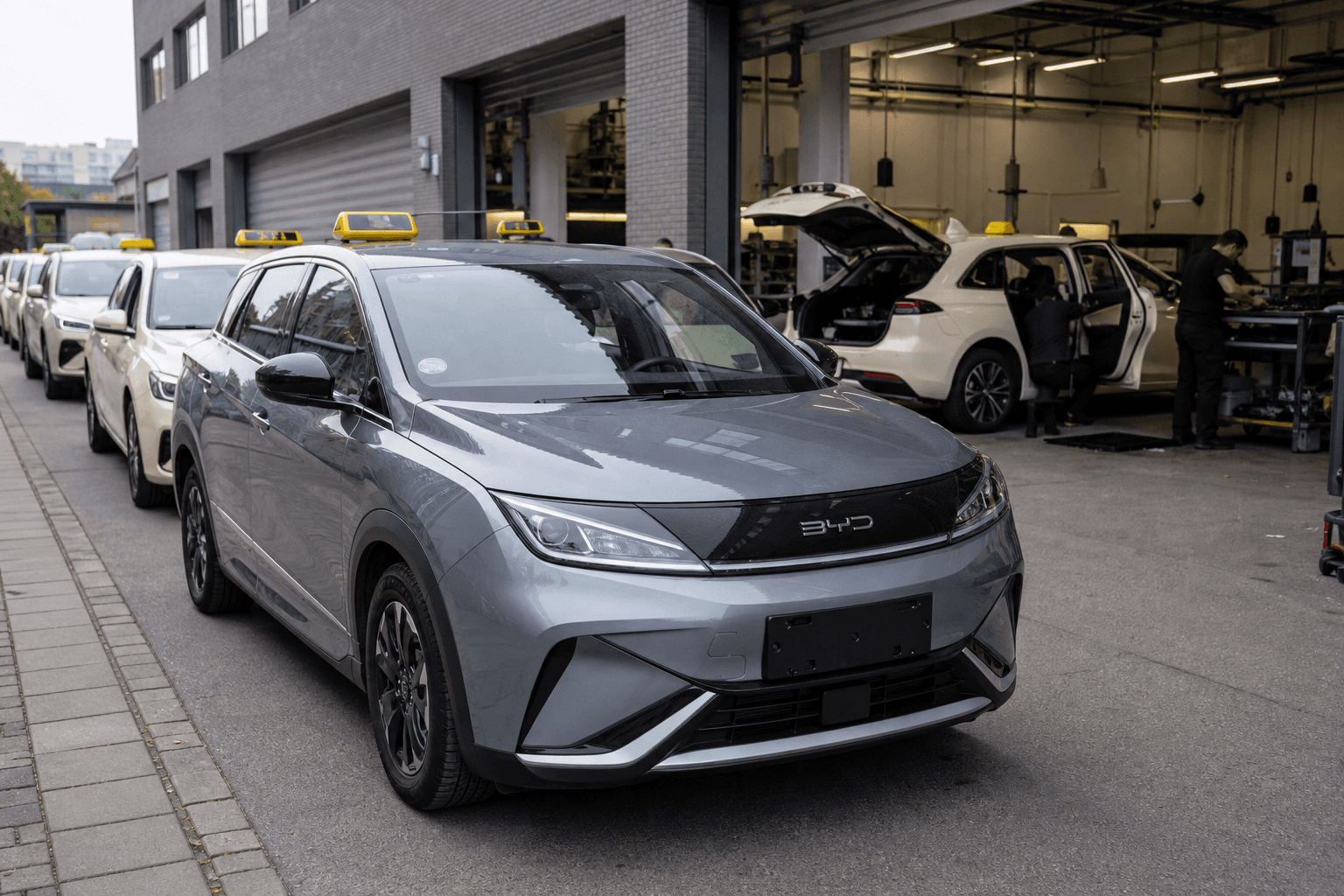 BYD greift Taxi- und Mietwagenflotten in Deutschland an, mit Seal 6 DM-i Touring und Umbau-Netzwerk